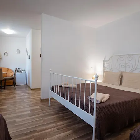 ゲストハウス ема 3*