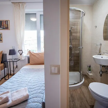 ема ゲストハウス